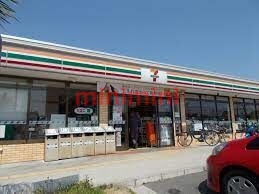 コンビニ　セブンイレブン茨木穂積台店（コンビニ）まで586m