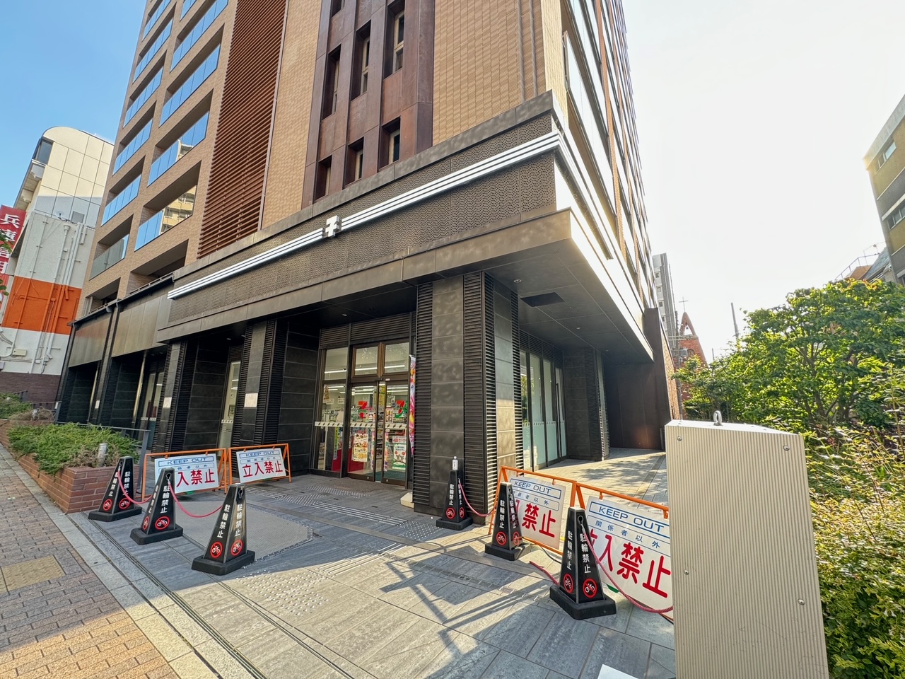 コンビニ　セブンイレブン神戸トアロード店（コンビニ）まで109m