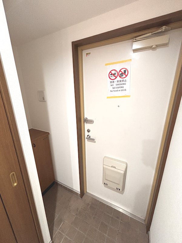 玄関　※ルームクリーニング前のお部屋です。
