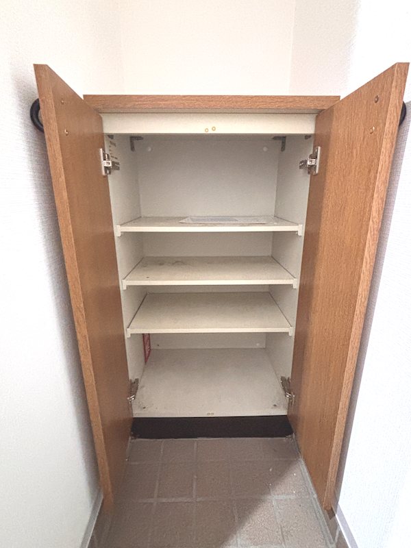 玄関　※ルームクリーニング前のお部屋です。