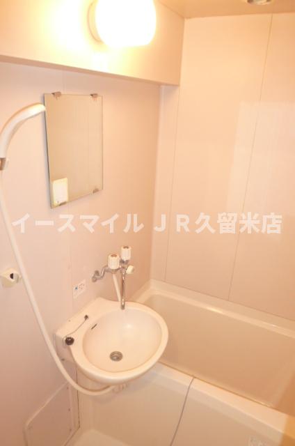 バス・シャワールーム　落ち着いた空間のお風呂です