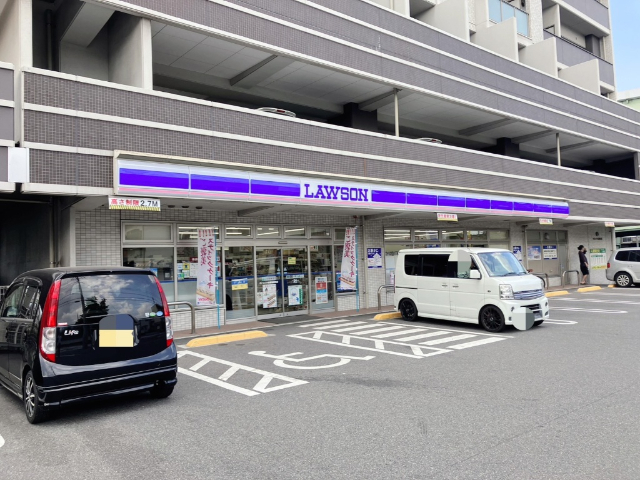 コンビニ　ローソン小倉鋳物師町店（コンビニ）まで665m