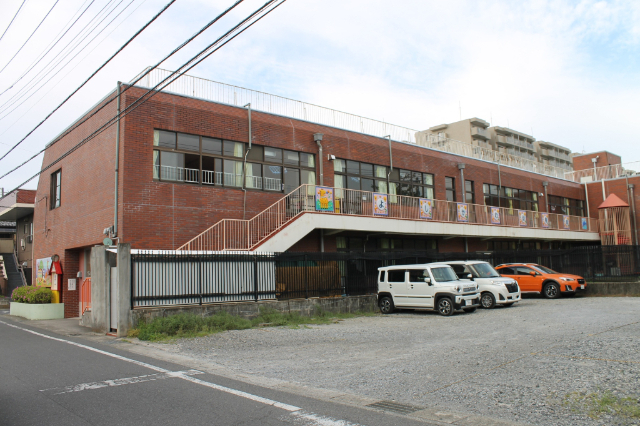 幼稚園・保育園　越谷保育専門学校附属吉川幼稚園（幼稚園・保育園）まで452m