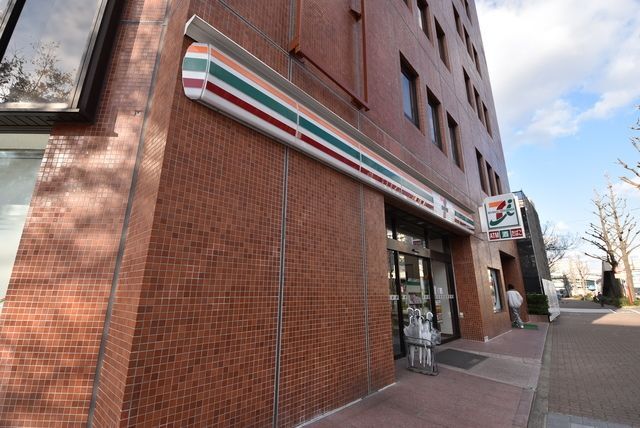 コンビニ　セブンイレブン博多蔵本店（コンビニ）まで335m