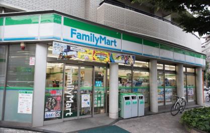コンビニ　ファミリーマート 東日本橋二丁目店（コンビニ）まで206m