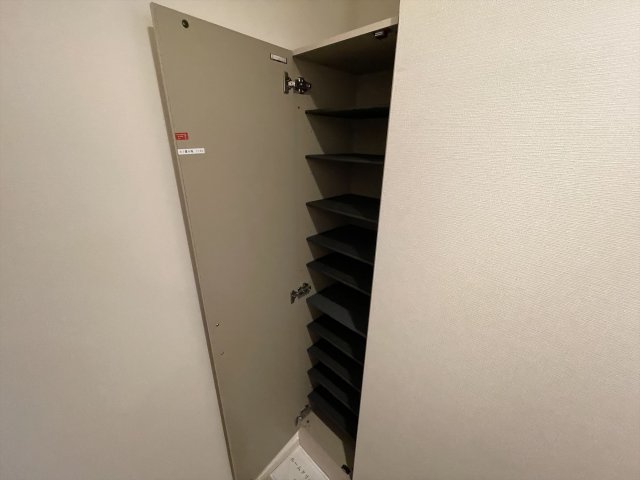 玄関　※別部屋参考写真となります。