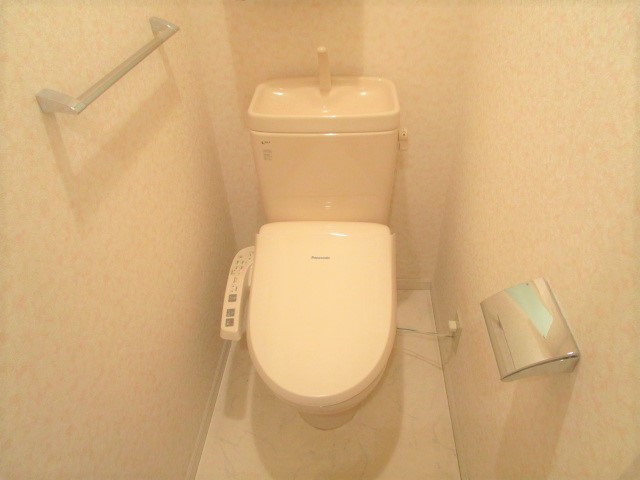 トイレ　同建物の別部屋の写真です。
