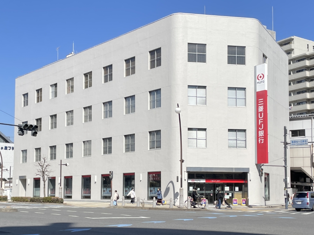 銀行　三菱UFJ銀行　多摩支店（銀行）まで243m