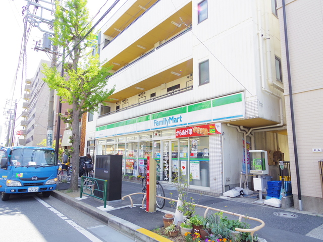 コンビニ　ファミリーマート荒川東尾久店（コンビニ）まで821m