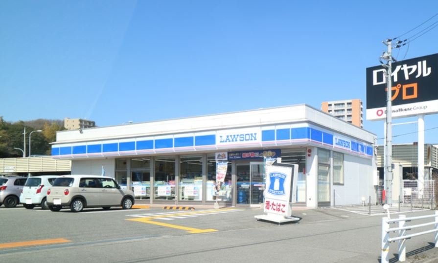 コンビニ　ローソン 伊川谷駅前店（コンビニ）まで555m
