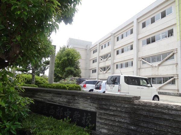 中学校　津市立西橋内中学校（中学校）まで793m