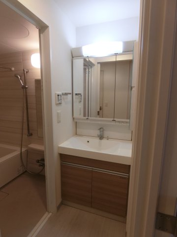 洗面設備　他のお部屋の参考写真となります。