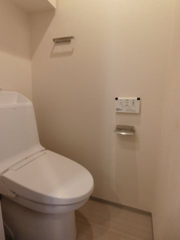 トイレ　他のお部屋の参考写真となります。