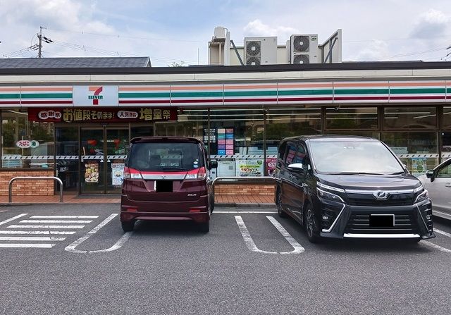 コンビニ　セブンイレブン（コンビニ）まで500m