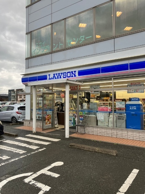 コンビニ　ローソン空港前２丁目店（コンビニ）まで708m
