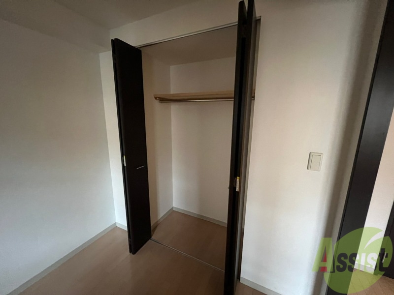 収納　寝室の収納です。部屋がすっきり片付きます。