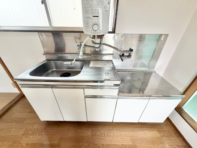 キッチン　※写真は別部屋のを代用してます