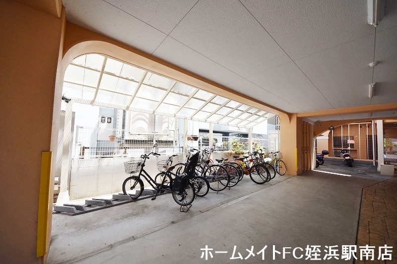 駐車場　★屋根付きの広々駐輪場♪★