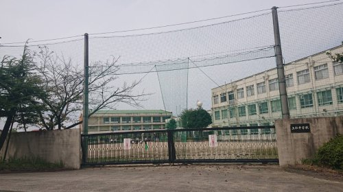 中学校　名古屋市立上社中学校（中学校）まで277m