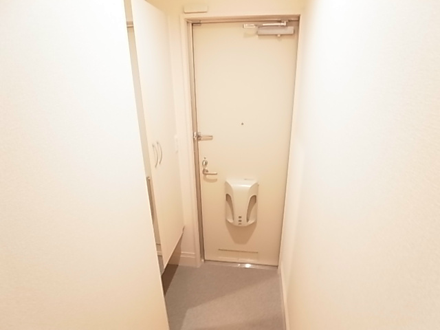 玄関　同一物件別部屋写真