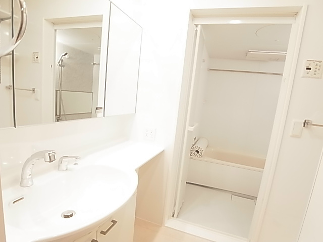 洗面設備　同一物件別部屋写真