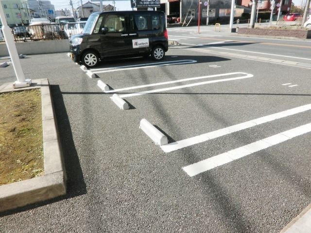 駐車場　敷地内に駐車場ございます