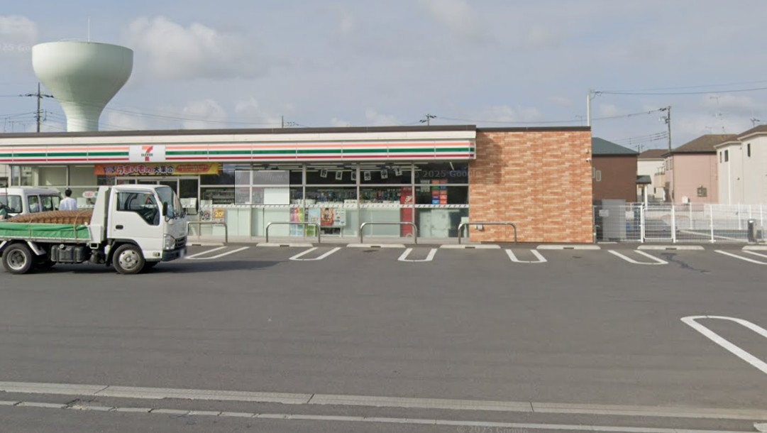 コンビニ　セブンイレブン四街道吉岡南店（コンビニ）まで301m