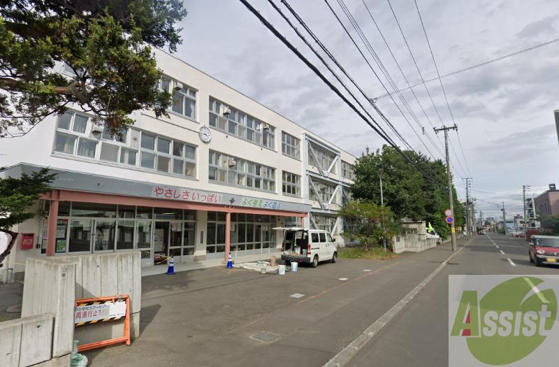 小学校　札幌市立八軒小学校（小学校）まで329m