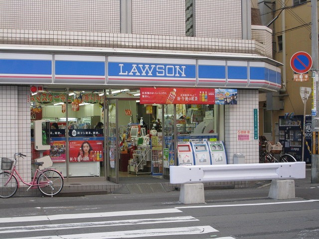 コンビニ　ローソン阪急三国駅前店（コンビニ）まで121m