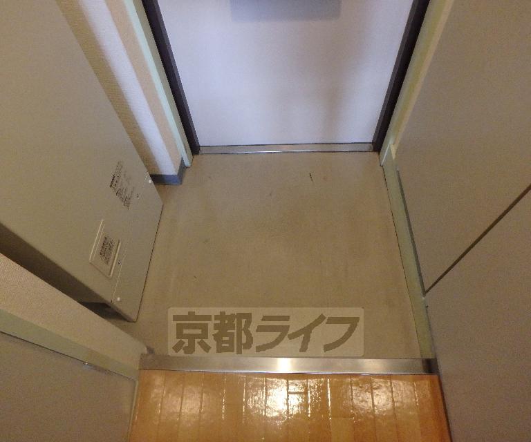 ＪＲ片町線 同志社前駅 徒歩5分 3階建 築28年の玄関写真