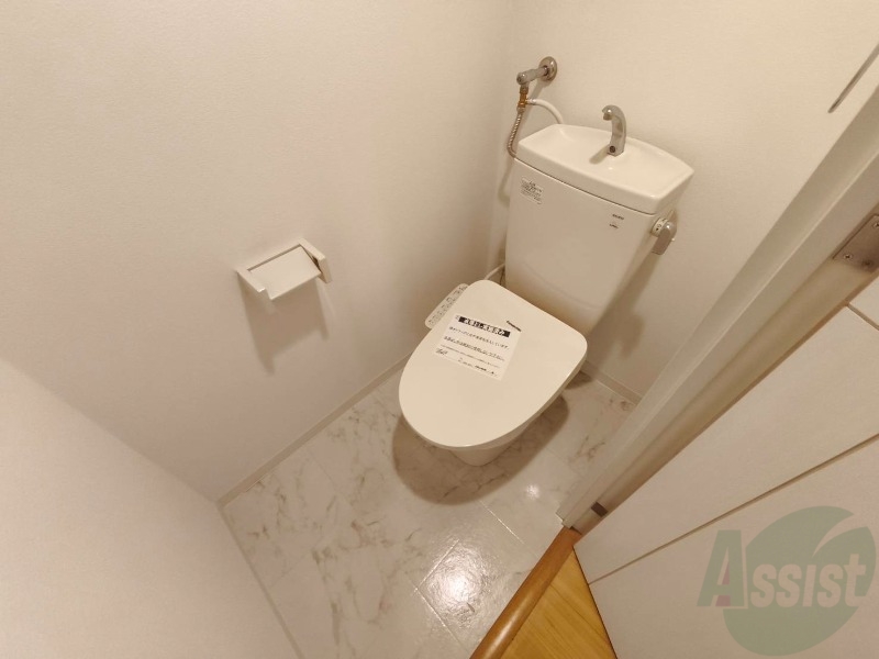トイレ　こちらはトイレです。清潔感があり、安心して使用できます。