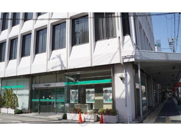 銀行　りそな銀行　彦根支店（銀行）まで560m