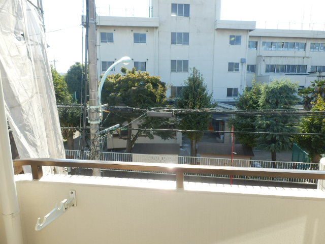 眺望　バルコニーからの開放感ある眺望。 （※参考写真）