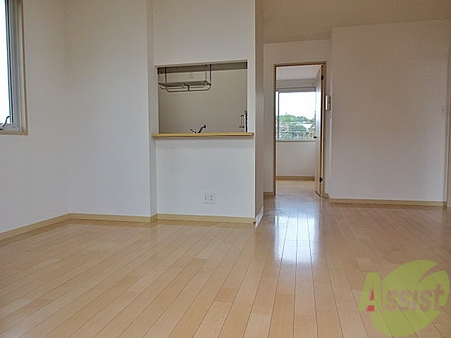 シャーメゾン八多A棟の居間写真