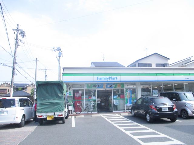 コンビニ　ファミリーマート（コンビニ）まで500m