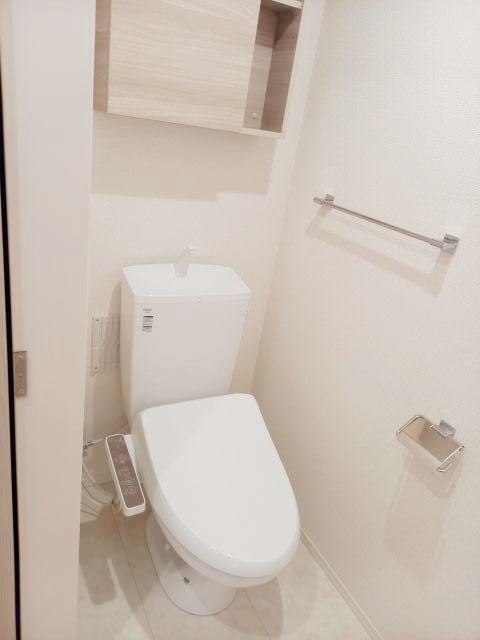 ＪＲ阪和線 和歌山駅 徒歩7分 3階建 築2年のトイレ写真