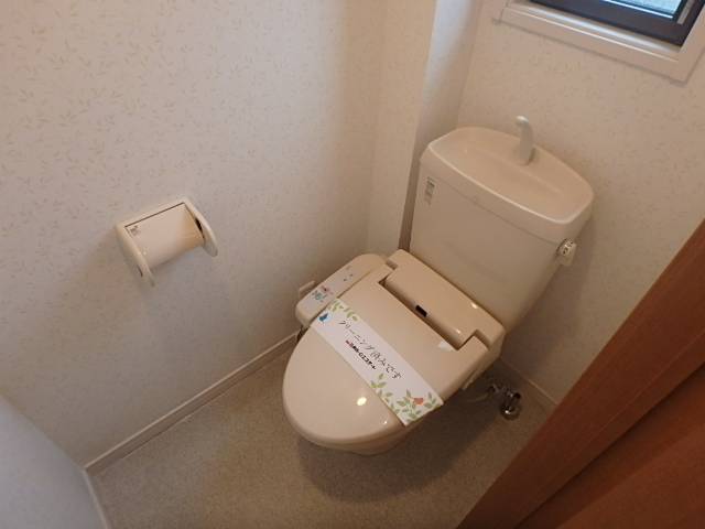 トイレ　シャワートイレも標準装備。