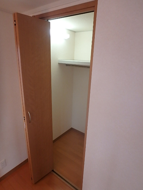 収納　奥行きしっかりのクローゼット。