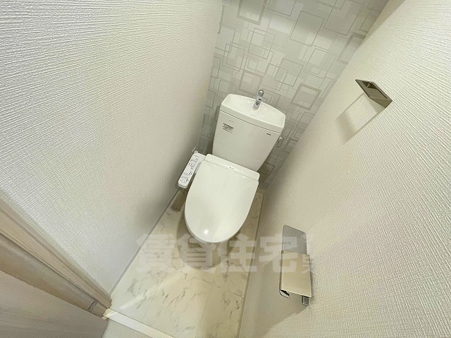 地下鉄千日前線 今里駅 徒歩2分 12階建 築4年のトイレ写真