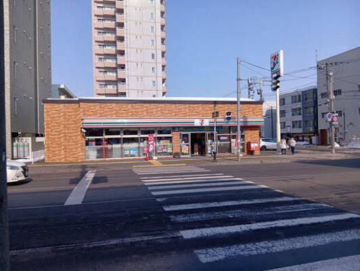 コンビニ　セブンイレブン札幌琴似1条7丁目店（コンビニ）まで283m