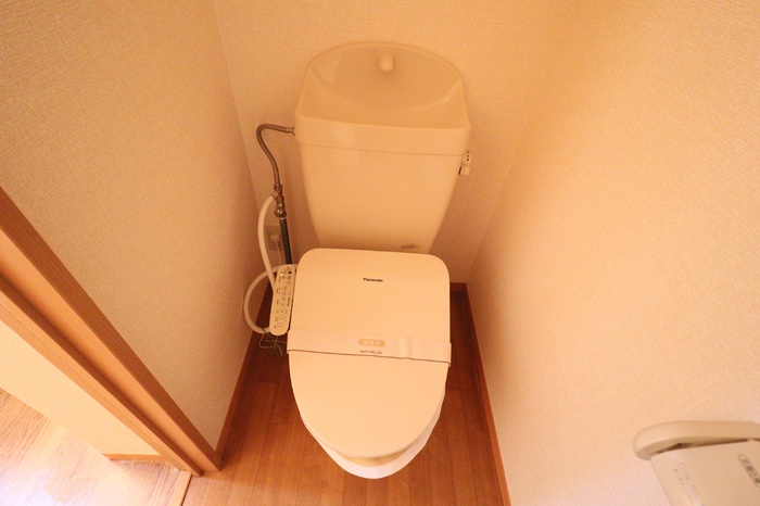 トイレ　もちろん温水洗浄暖房便座です