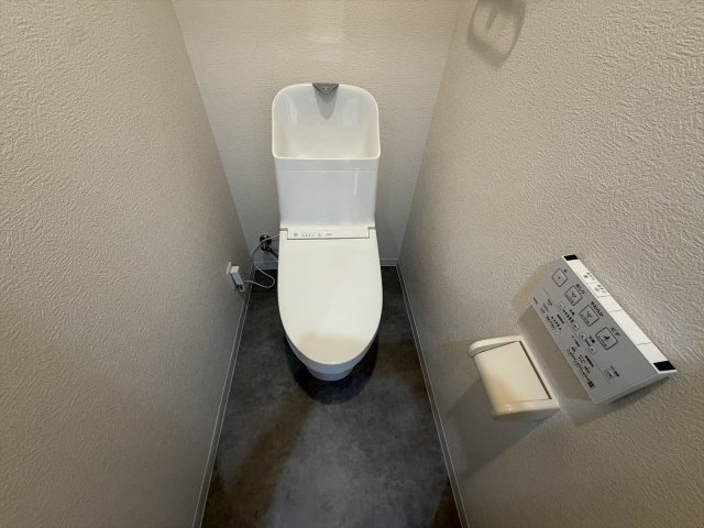 トイレ　温水洗浄便座