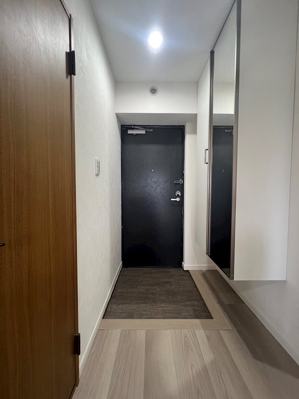 玄関　※リノベーション後の別部屋の参考写真