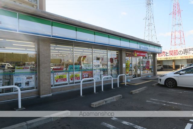 コンビニ　ファミリーマート和泉室堂北店（コンビニ）まで562m