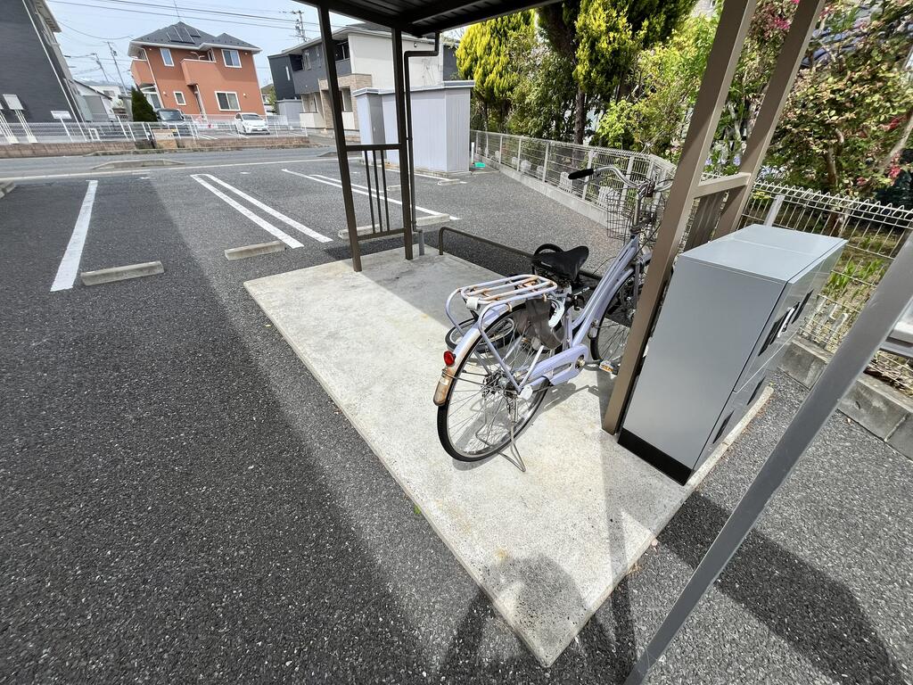 仙台市地下鉄南北線 泉中央駅 2階建 築12年の外観写真