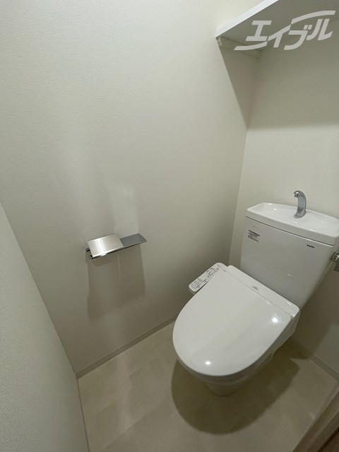 トイレ　ウォシュレット付きです。