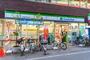 コンビニ　ファミリーマート 町田鶴川駅北店（コンビニ）まで256m