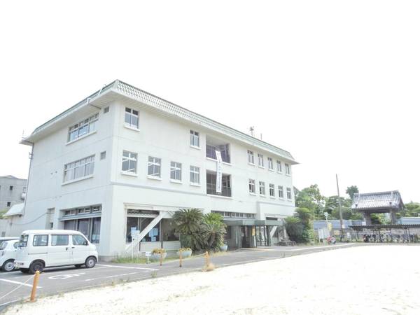 役所　高槻市役所富田支所（役所）まで700m