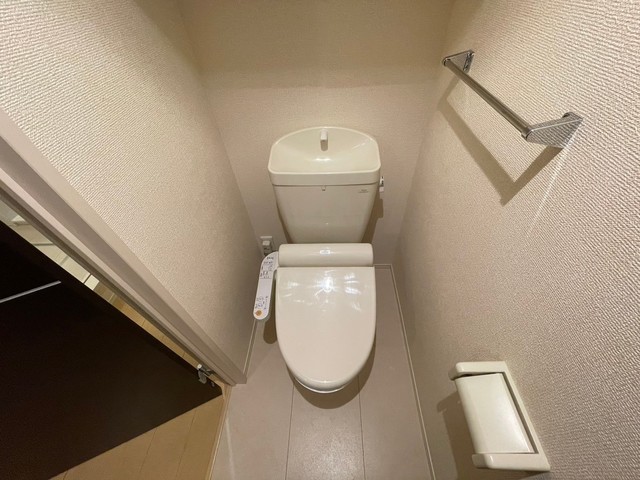 近鉄南大阪線 針中野駅 徒歩3分 3階建 築14年のトイレ写真