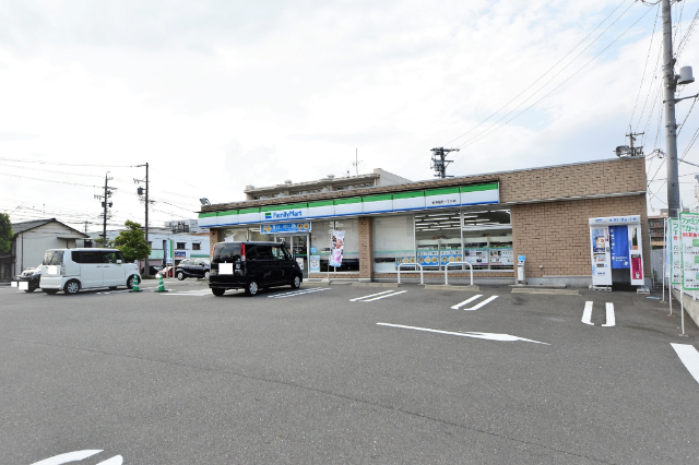 コンビニ　ファミリーマート岩倉旭町一丁目店（コンビニ）まで275m
